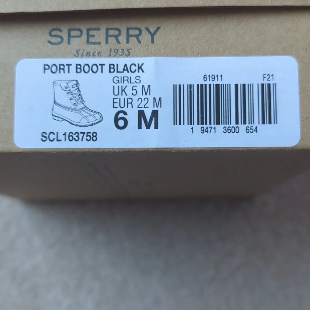 Girls black port boot by Sperry